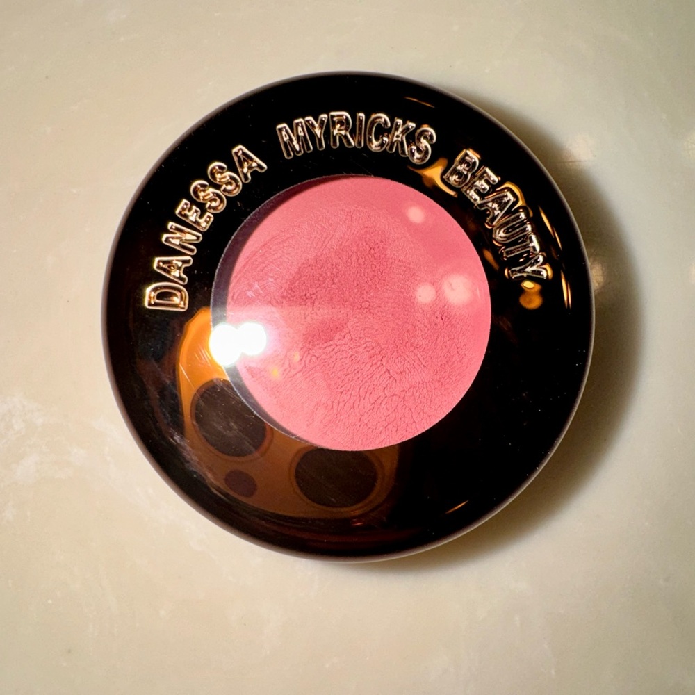 DANESSA MYRICKS BEAUTY Yummy Skin Blurring Balm Powder Flushed "Rosé N Brunch"